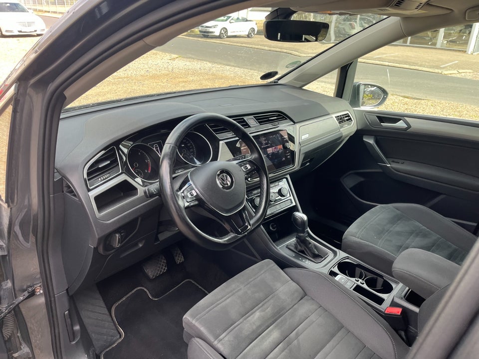 VW Touran 1,6 TDi 115 Comfortline DSG 7prs 5d