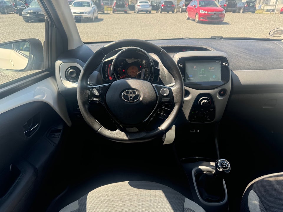 Toyota Aygo 1,0 VVT-i x-plore 5d