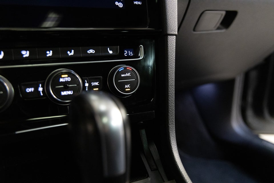 VW Golf VII 2,0 TDi 150 R-line Variant DSG 5d