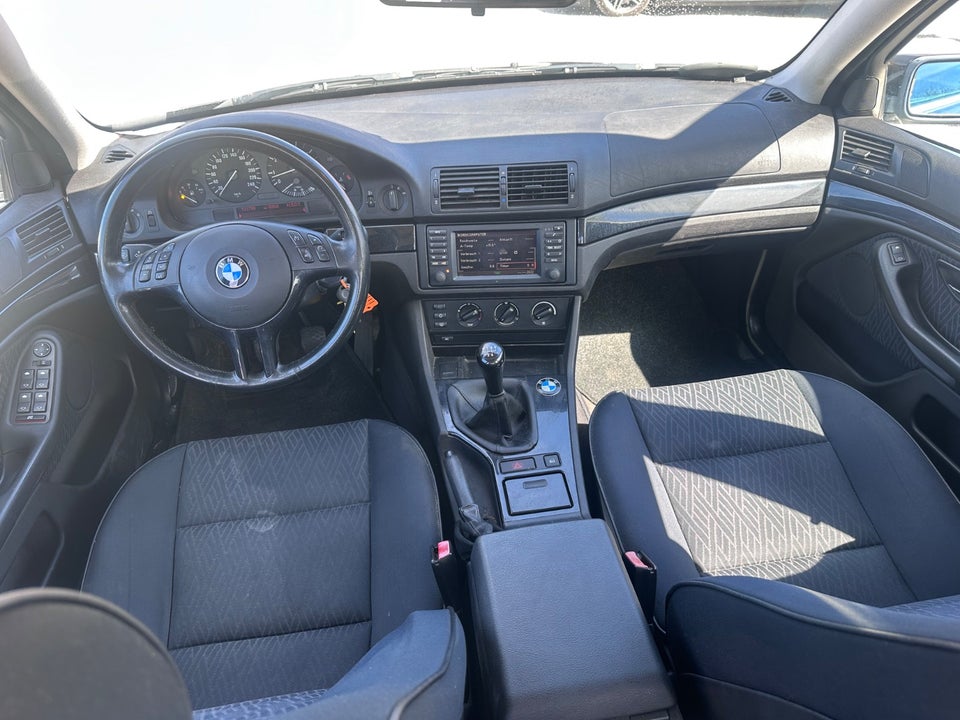 BMW 520i 2,2  4d