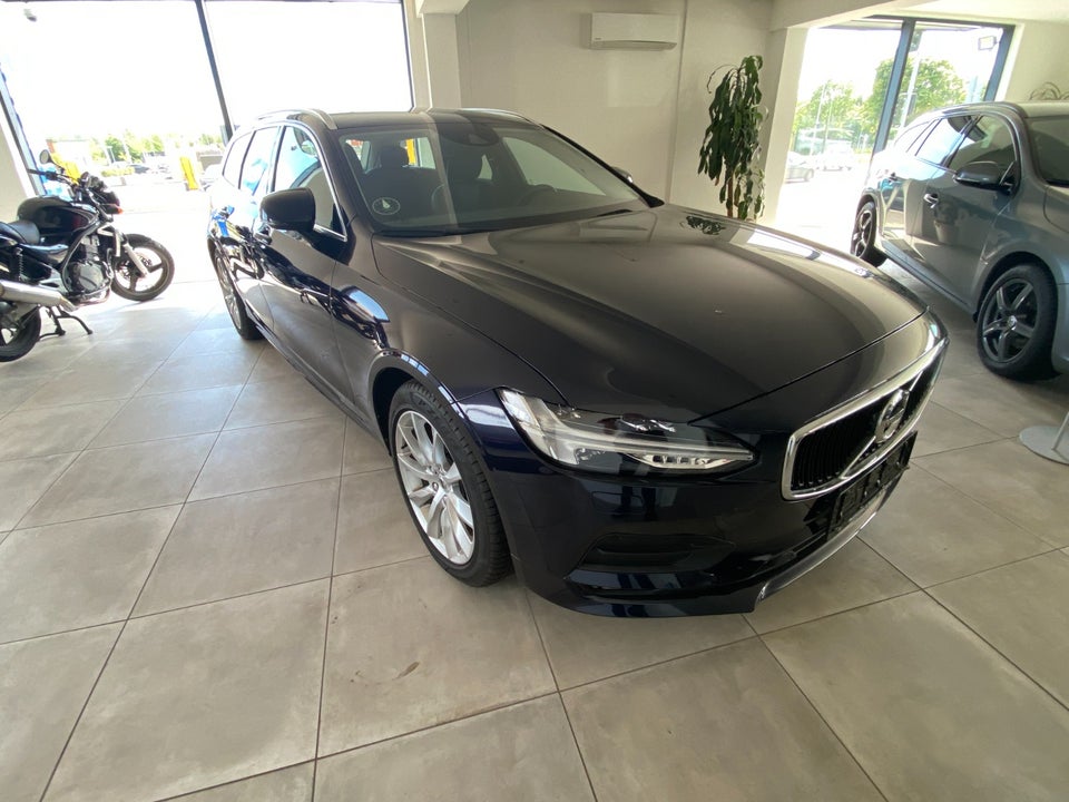 Volvo V90 2,0 D3 150 Momentum 5d