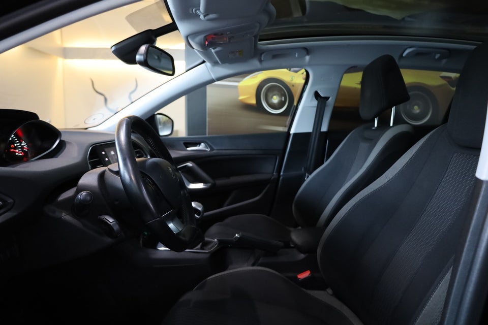 Peugeot 308 1,6 BlueHDi 120 Allure Sky 5d