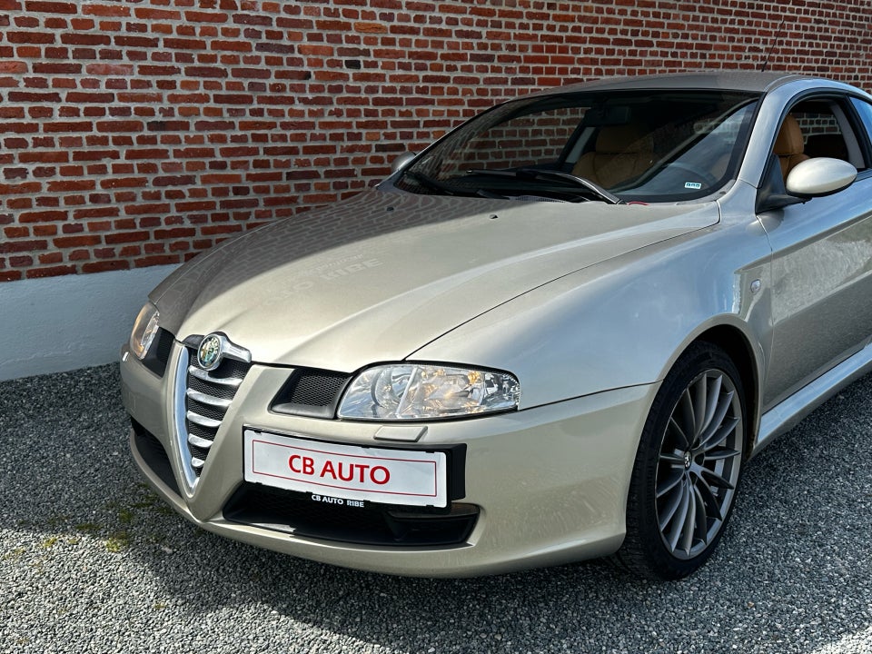 Alfa Romeo GT 2,0 JTS Lusso 3d