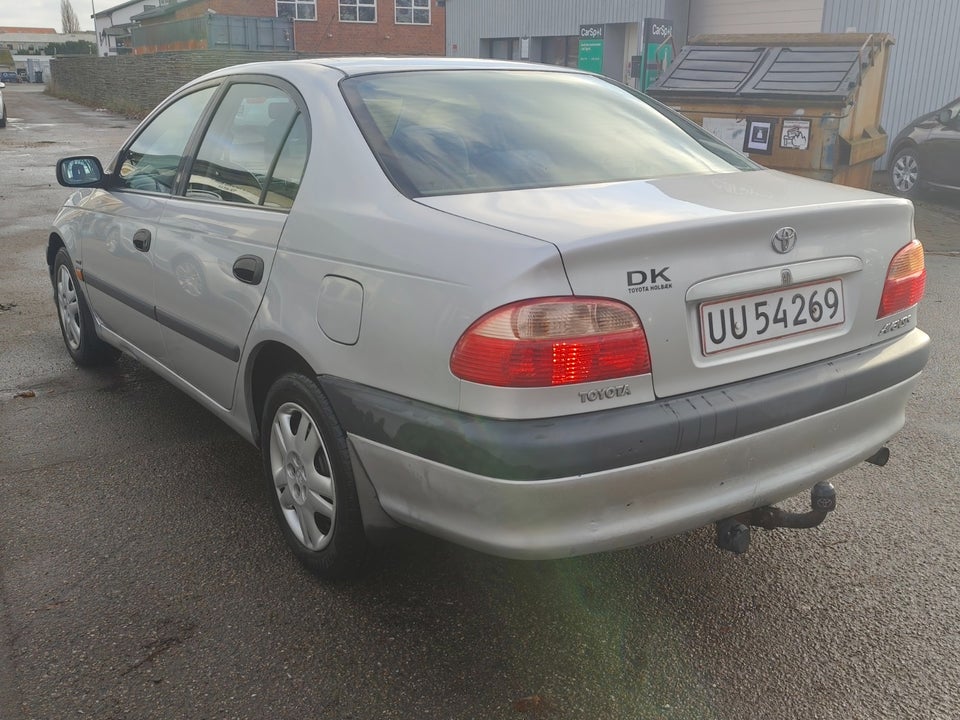 Toyota Avensis 1,8 VVT-i Terra 4d