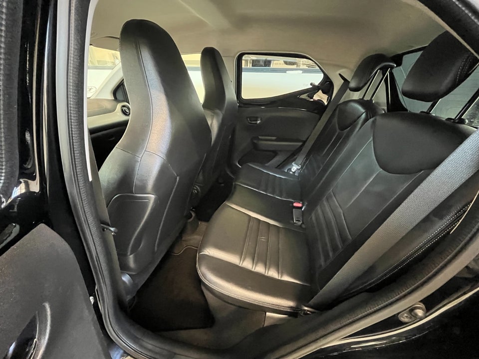 Toyota Aygo 1,0 VVT-i x-black 5d