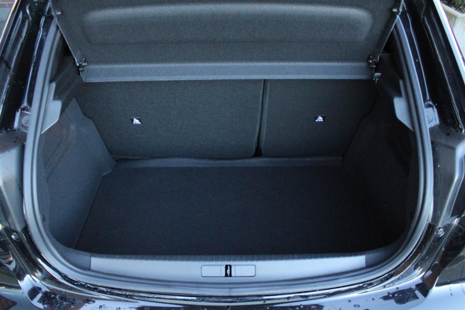 Peugeot e-208 54 GT 5d