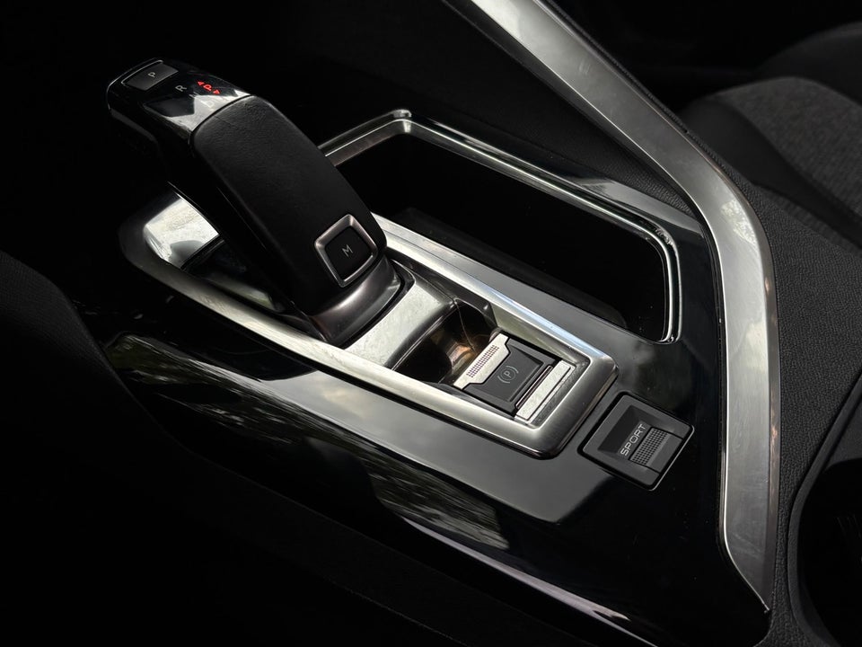 Peugeot 3008 1,2 e-THP 130 Allure EAT6 5d