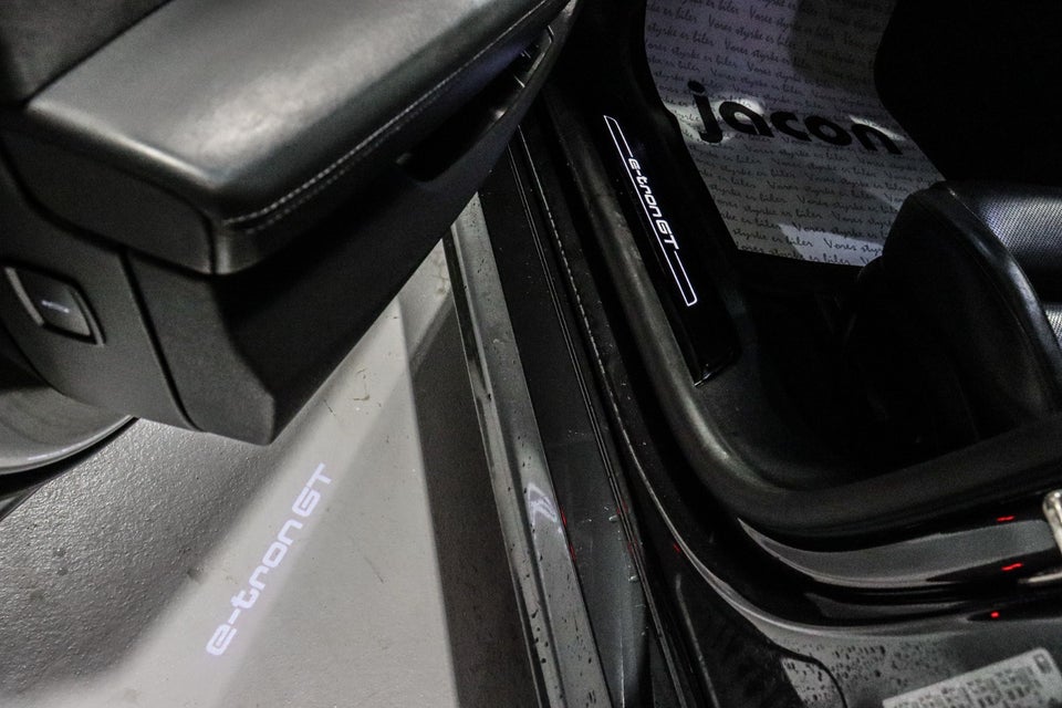 Audi e-tron GT quattro 4d