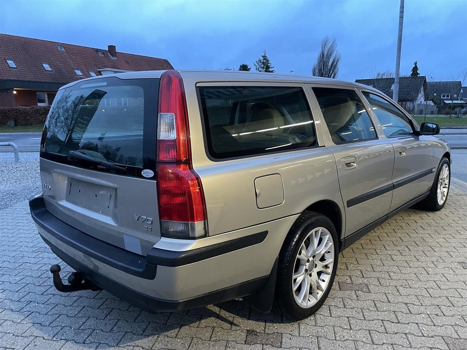 Volvo V70 2,4 140 5d