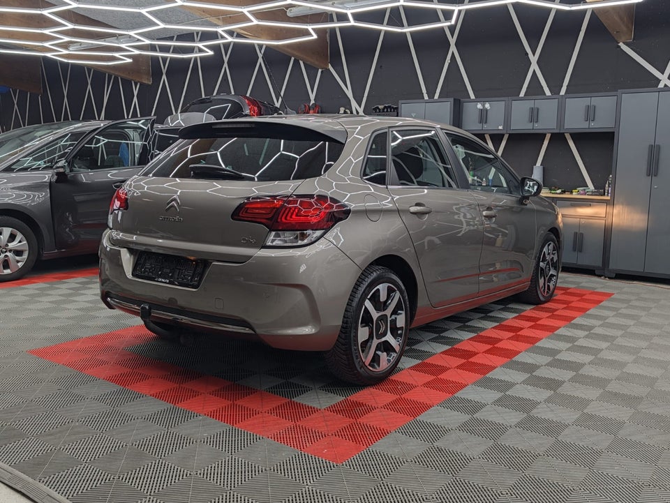 Citroën C4 1,6 BlueHDi 120 Challenge EAT6 5d
