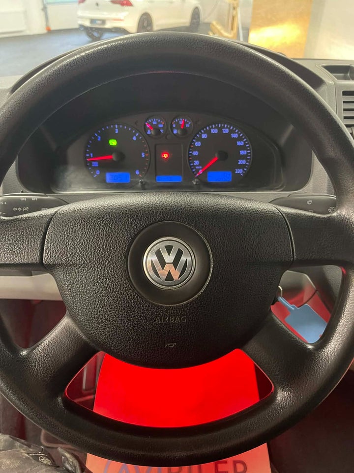 VW Caravelle 2,5 TDi 130 Comfortline aut. lang 4d