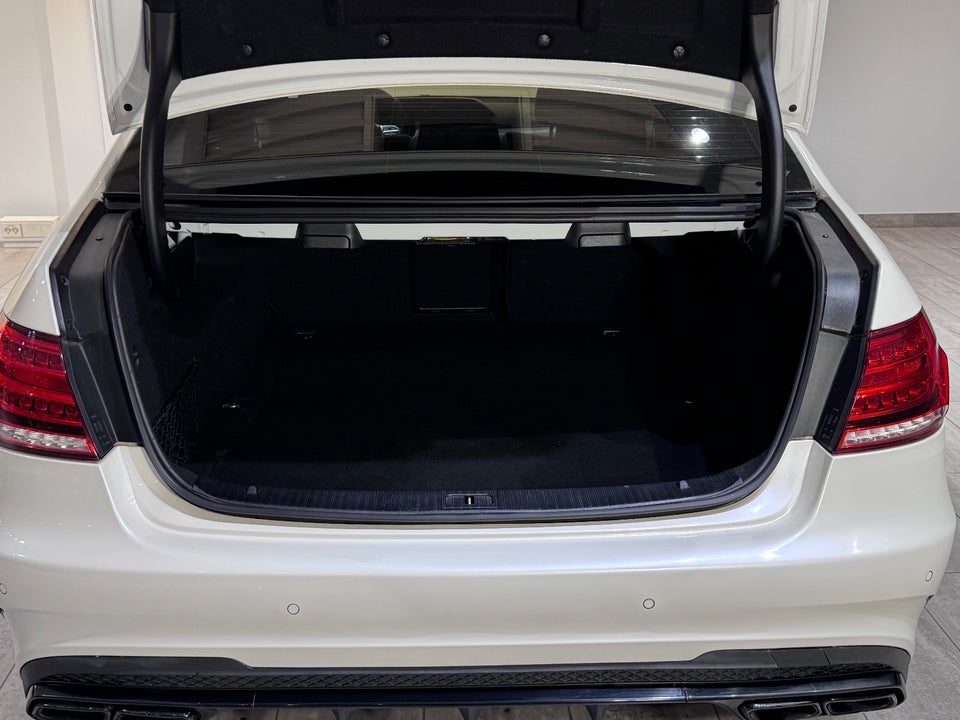 Mercedes E500 4,7 AMG Line aut. 4Matic 4d