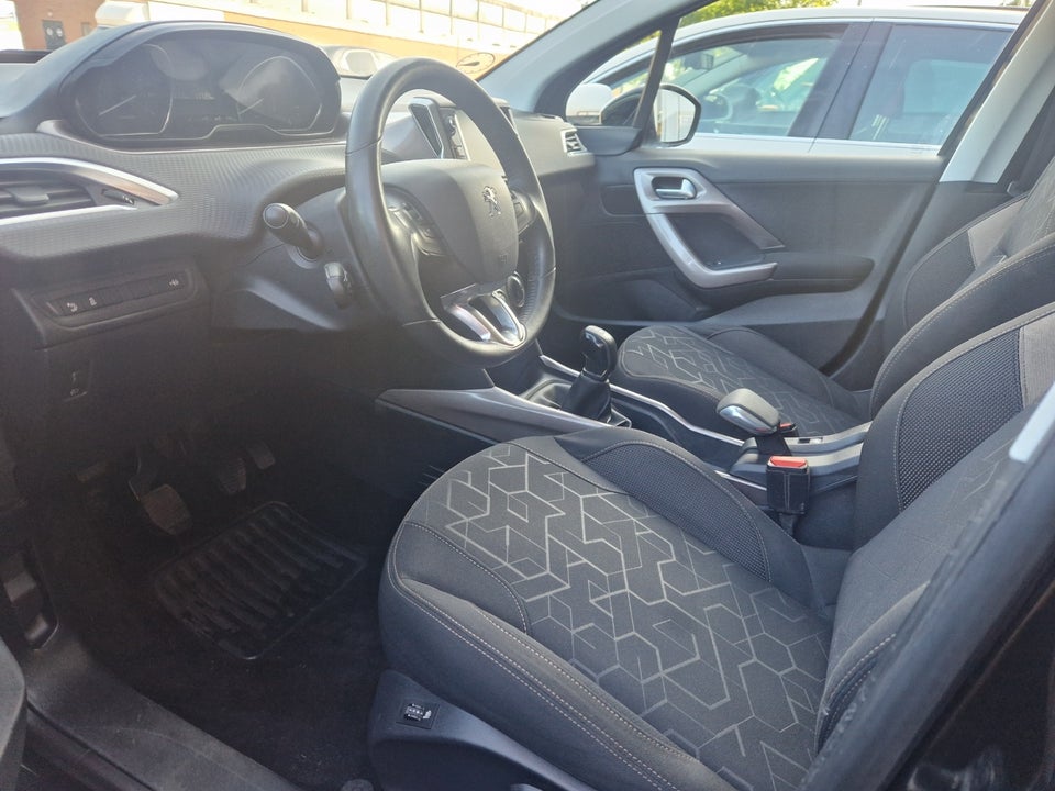 Peugeot 2008 1,2 VTi 82 Active 5d