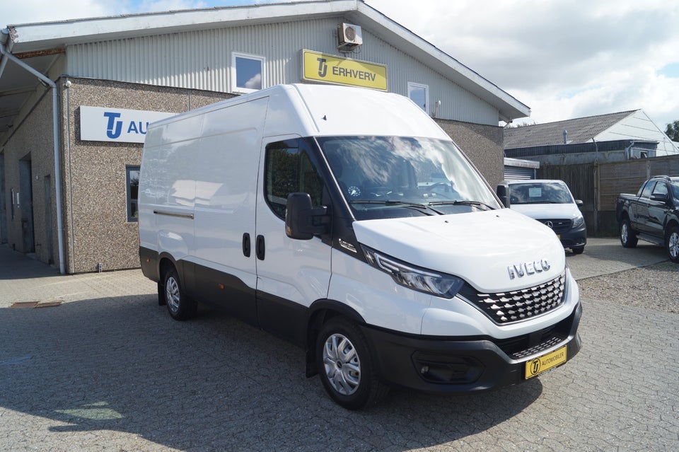Iveco Daily 2,3 35S16 12m³ Van AG8