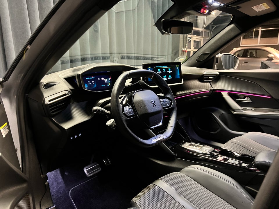 Peugeot e-2008 50 GT 5d