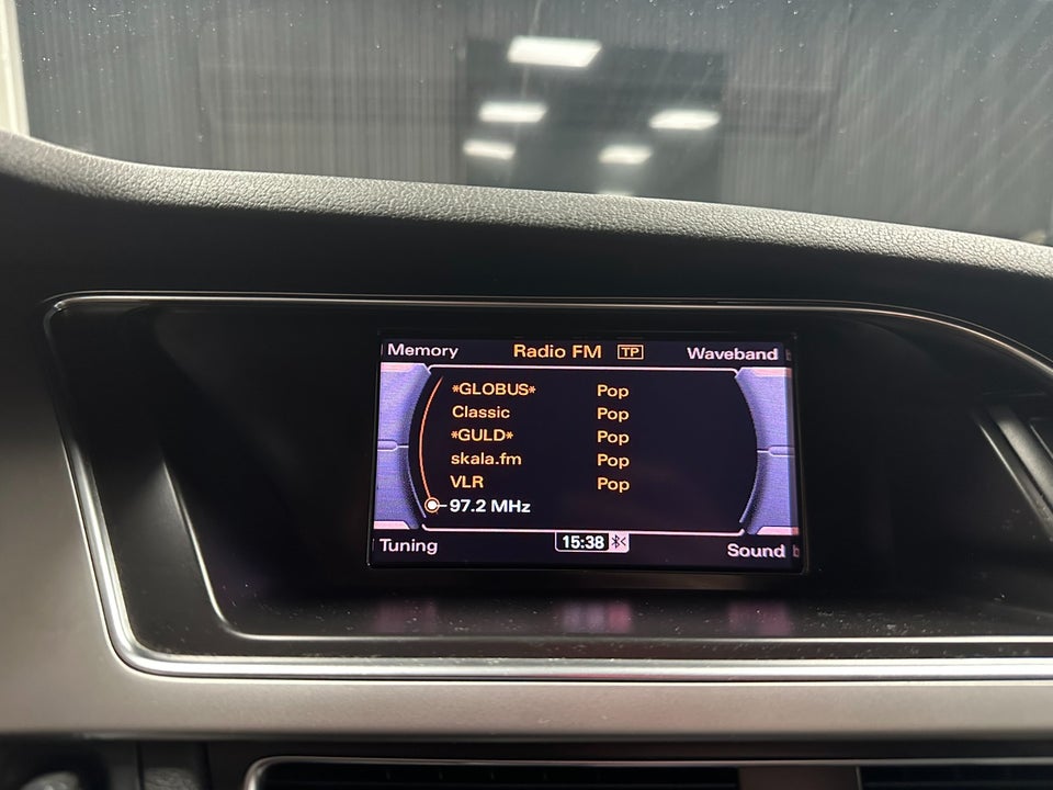 Audi A4 2,0 TDi 143 Avant Multitr. 5d