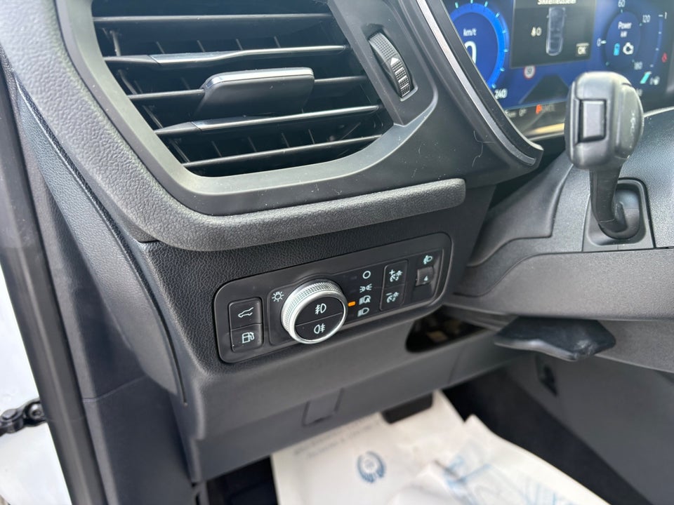 Ford Kuga 2,5 HEV Titanium X CVT 5d