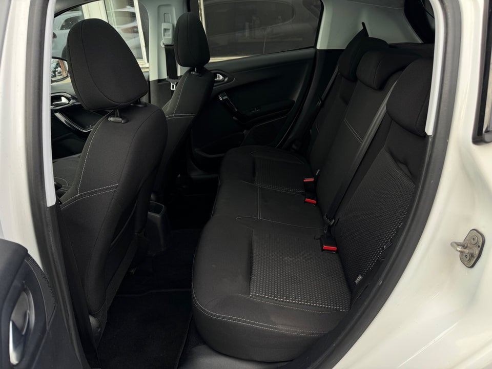 Peugeot 208 1,6 BlueHDi 100 Allure Sky 5d