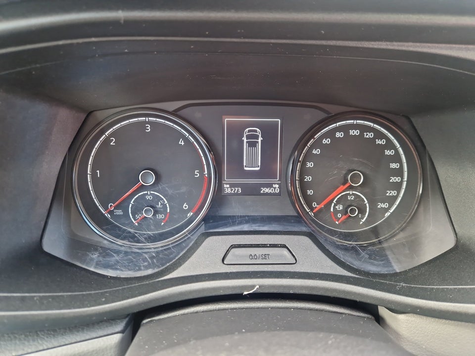 VW Transporter 2,0 TDi 110 Kassevogn lang