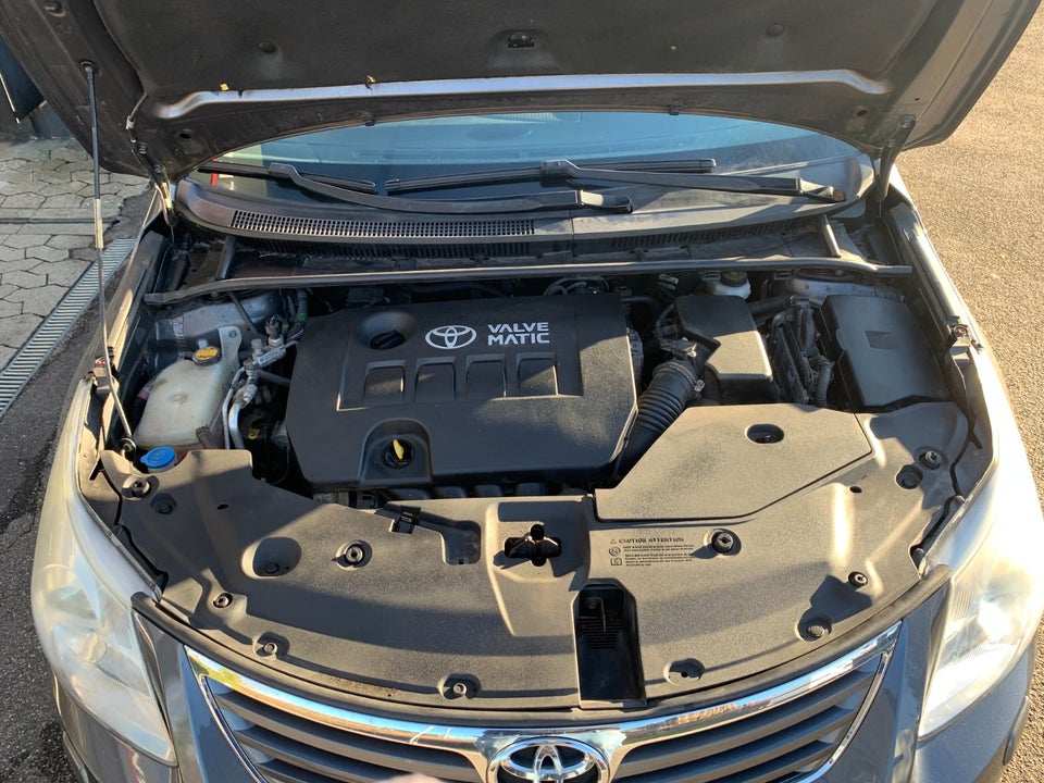 Toyota Avensis 2,0 VVT-i T3 stc. E-CVT 5d