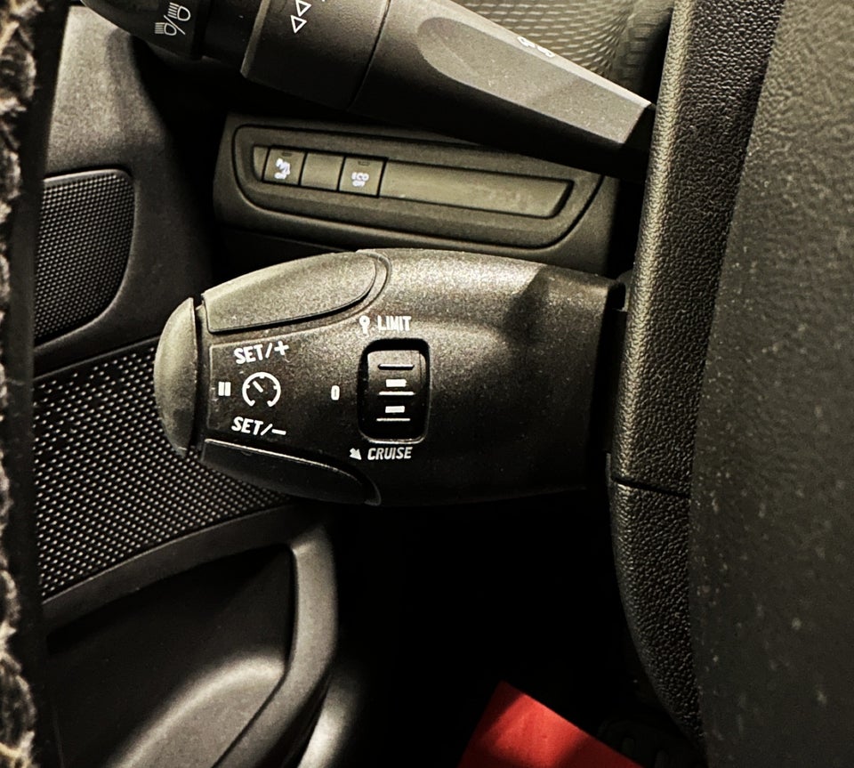 Peugeot 2008 1,2 e-THP 110 Allure Sky 5d