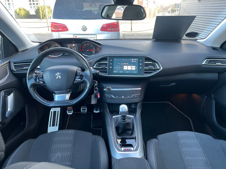 Peugeot 308 1,5 BlueHDi 130 Allure Sky SW 5d