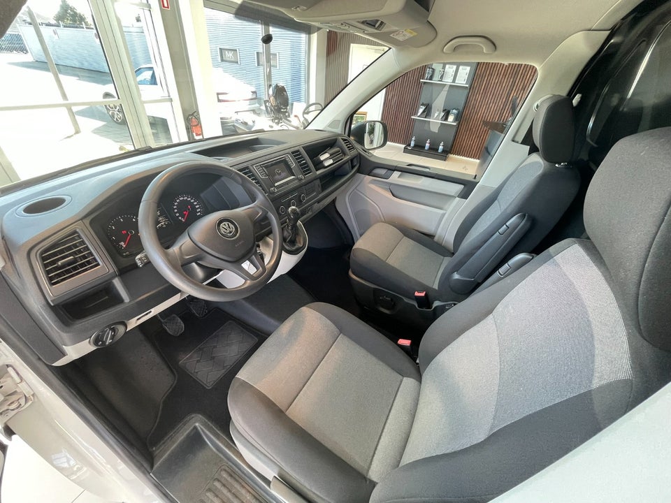 VW Transporter 2,0 TDi 102 Kassevogn lang