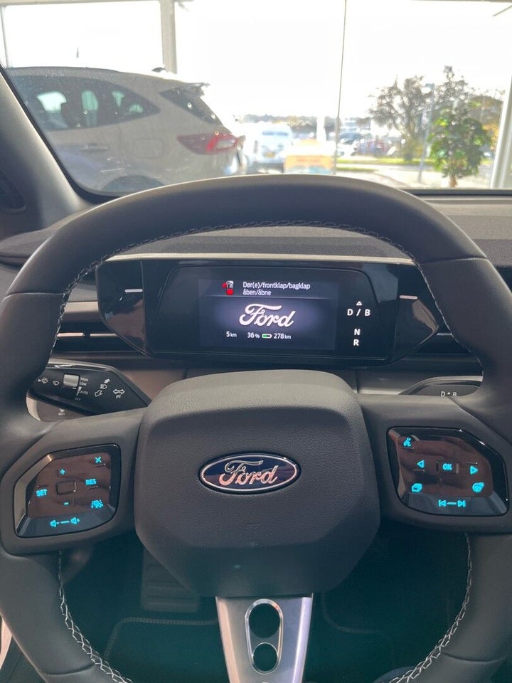 Ford Capri 82 Select Extended Range 5d