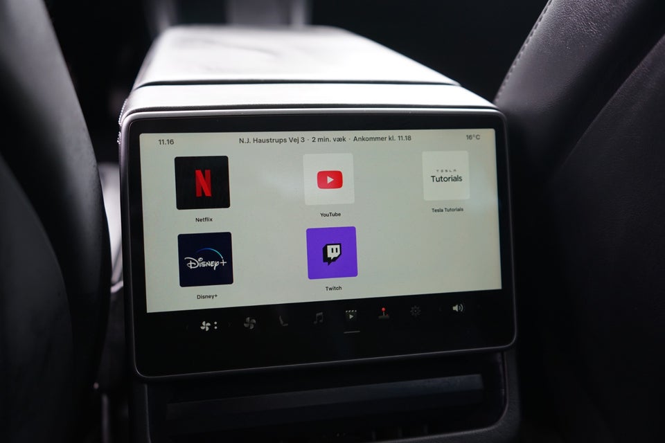 Tesla Model 3 Long Range AWD 4d