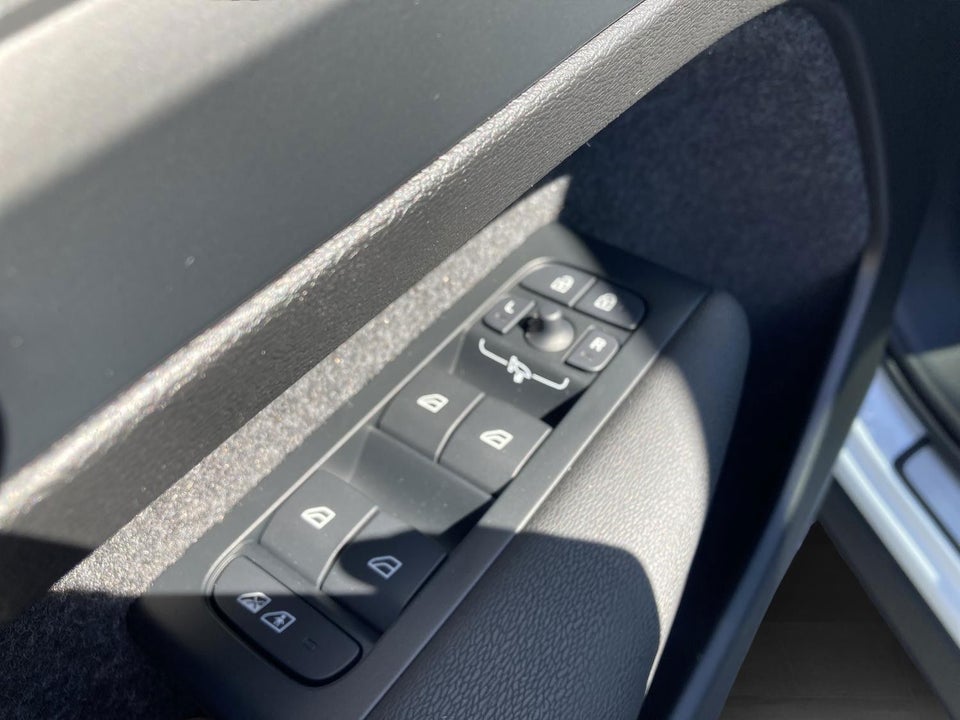 Volvo EX40 Extended Range Black Edition 5d