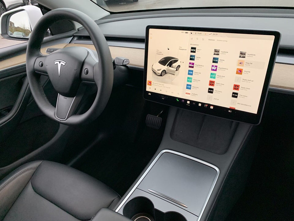 Tesla Model Y Long Range AWD 5d