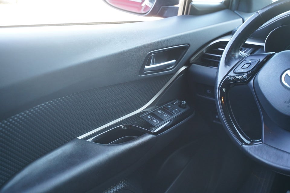 Toyota C-HR 1,8 Hybrid Premium Selected CVT 5d