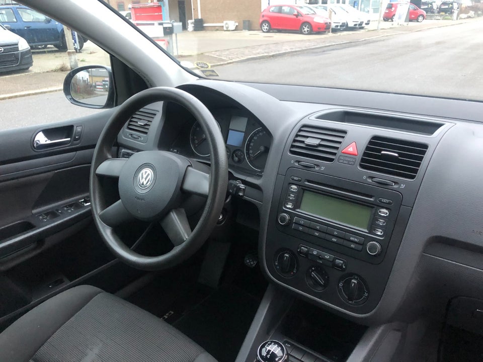 VW Golf V 1,6 Trendline 5d