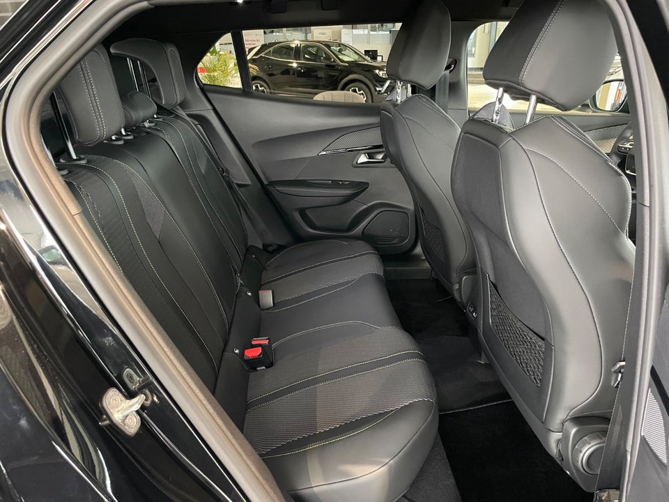 Peugeot e-2008 50 GT 5d