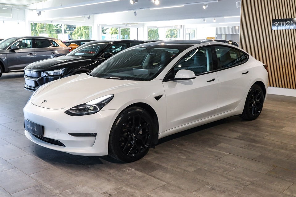 Tesla Model 3 Long Range AWD 4d