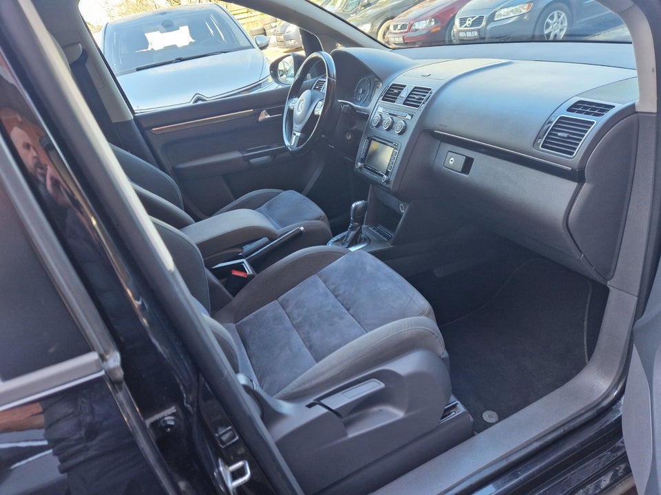 VW Touran 2,0 TDi 140 Comfortline DSG BMT 7prs 5d