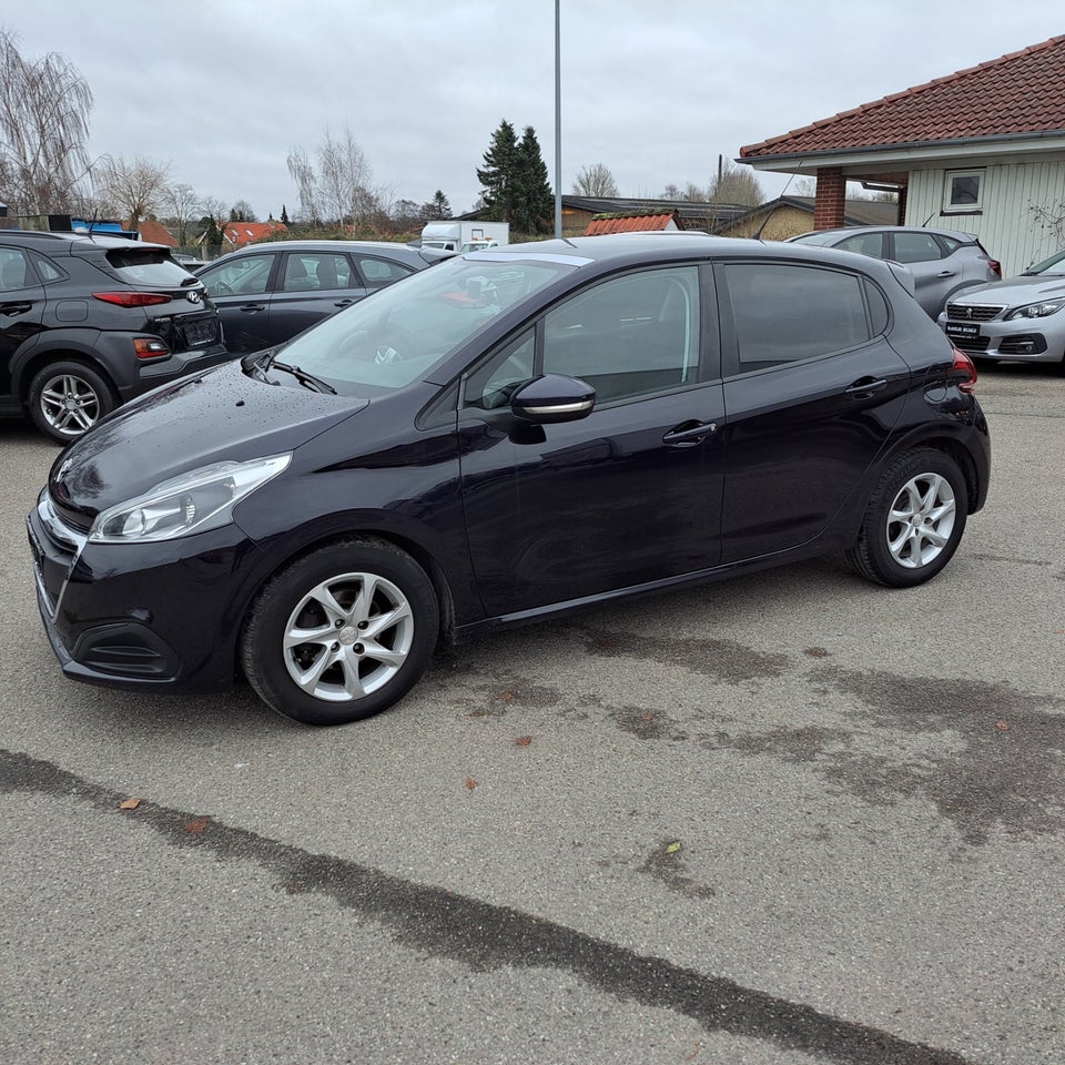 Peugeot 208 1,2 VTi 82 Allure Sky 5d