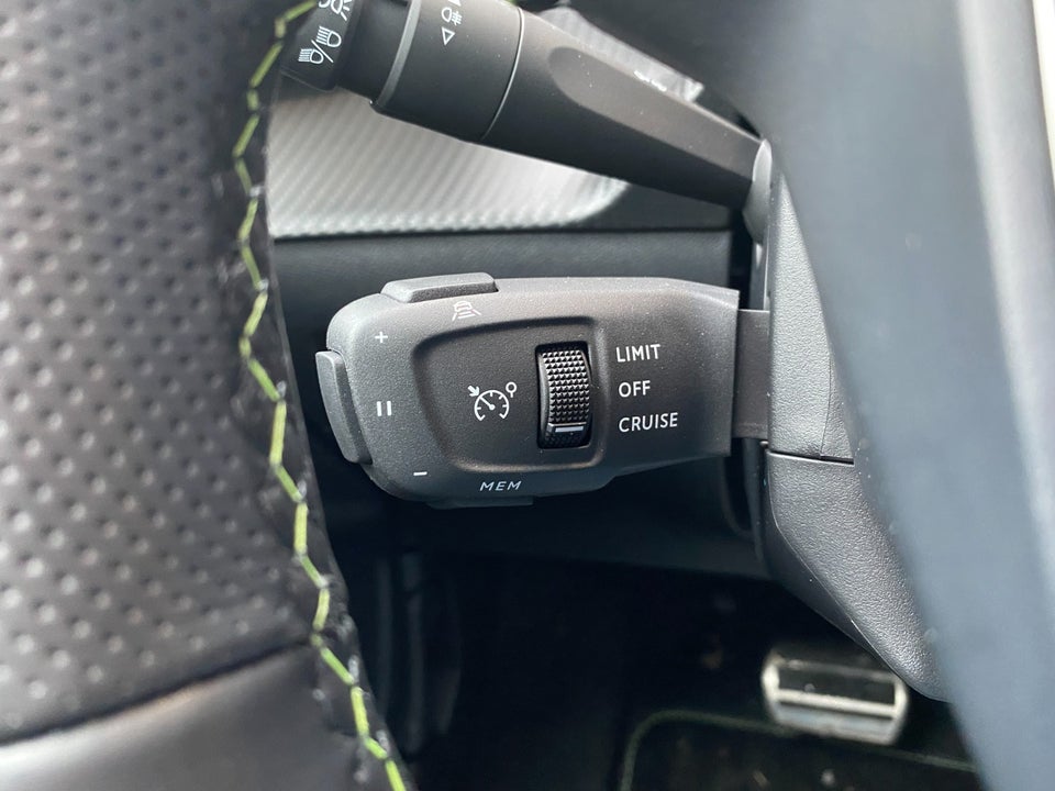 Peugeot e-2008 54 GT 5d