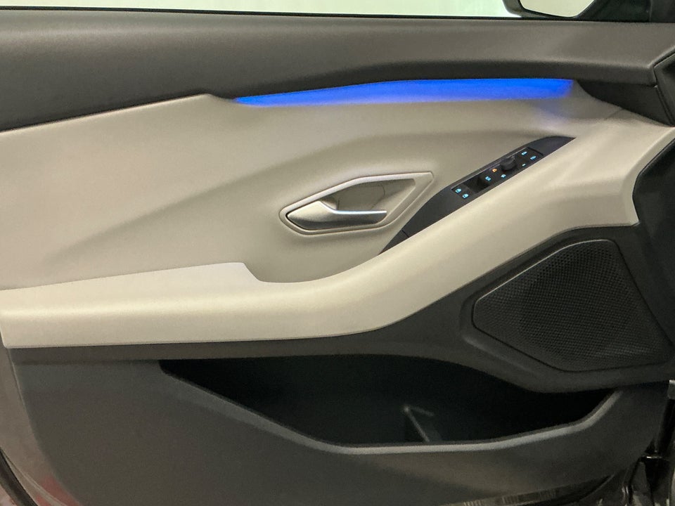 Ford Explorer 77 Premium Extended Range 5d