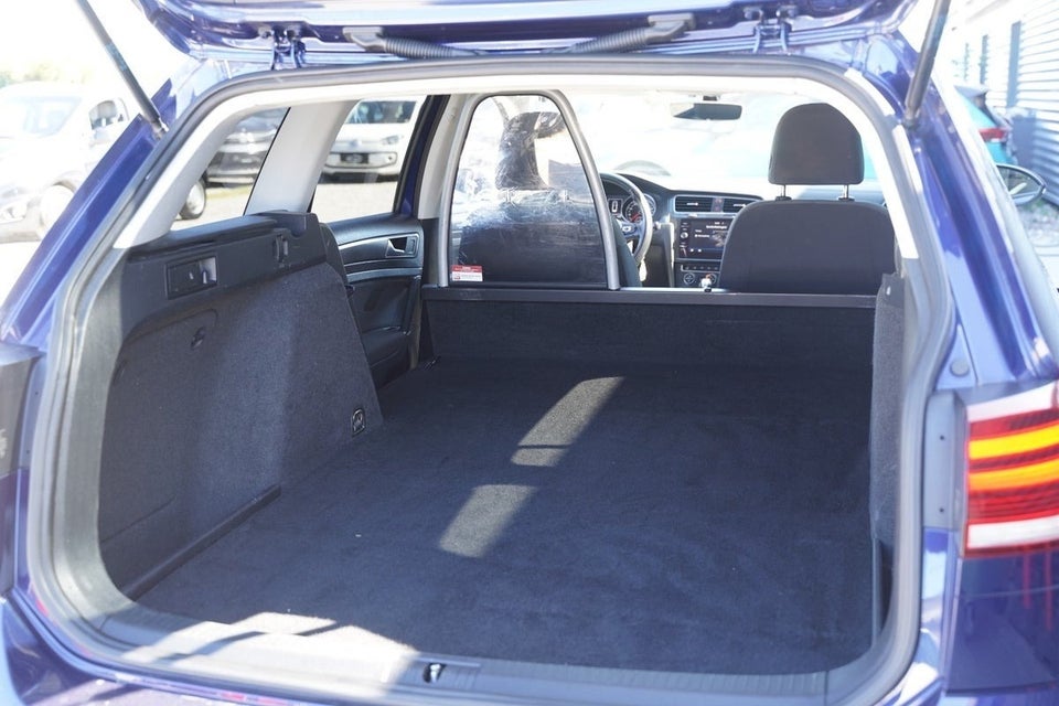 VW Golf VII 2,0 TDi 150 Comfortline Connect Variant DSG Van 5d