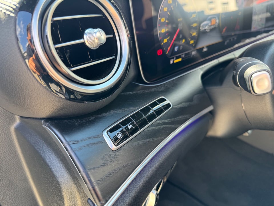 Mercedes E300 de 2,0 AMG Line Night Edition stc. aut. 5d