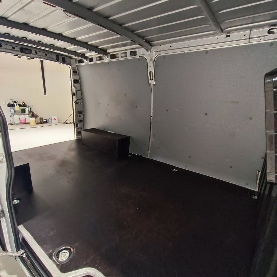 Iveco Daily 2,3 35S16 9m³ Van AG8