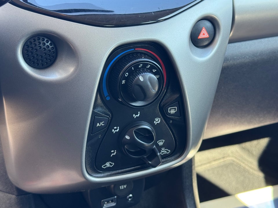 Toyota Aygo 1,0 VVT-i x-play 5d