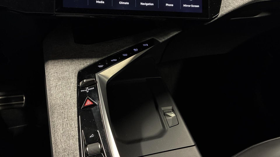 Peugeot e-3008 77 GT 5d
