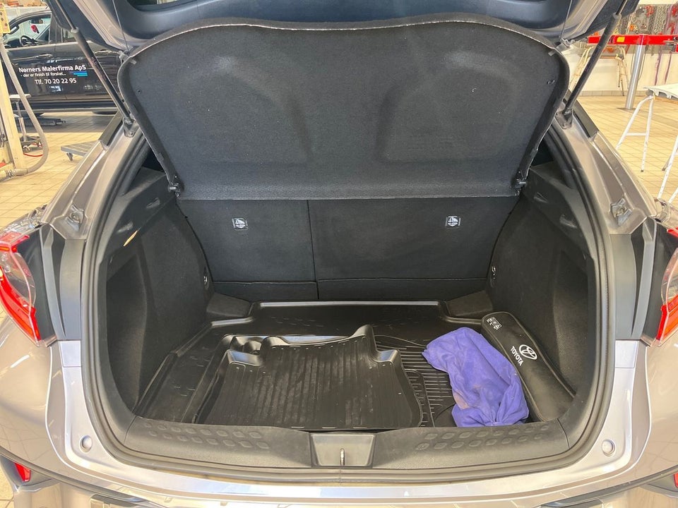 Toyota C-HR 1,8 Hybrid Premium Selected CVT 5d