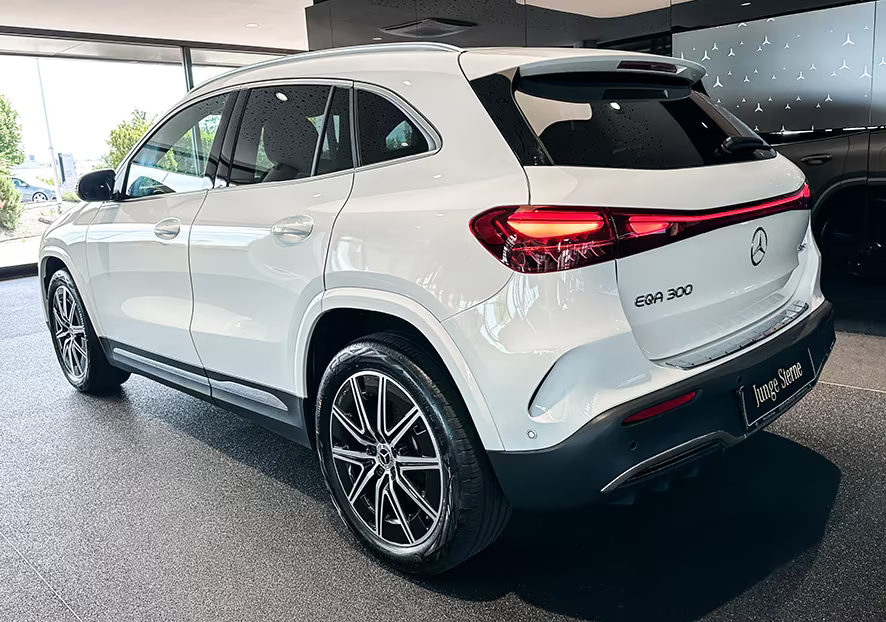 Mercedes EQA300 AMG Line 4Matic 5d