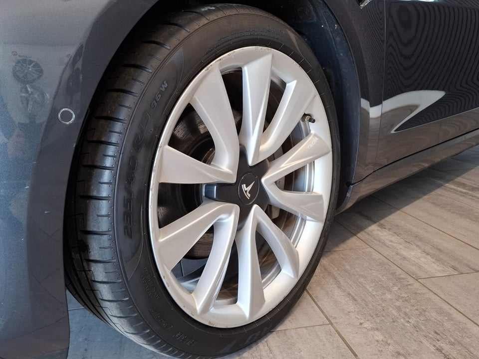 Tesla Model 3 Long Range AWD 4d