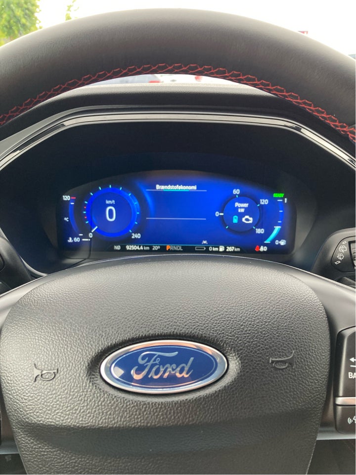 Ford Kuga 2,5 PHEV ST-Line X CVT 5d