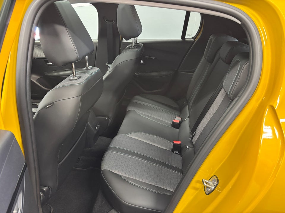 Peugeot 208 1,2 PureTech 100 Allure Sky 5d