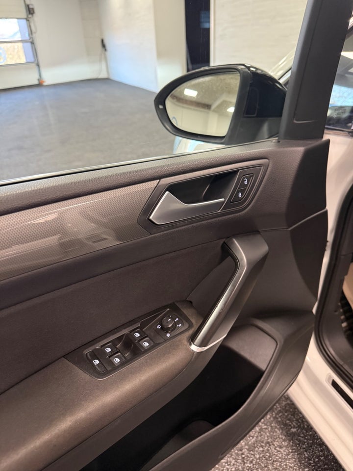 VW Touran 1,6 TDi 115 IQ.Drive DSG 7prs 5d